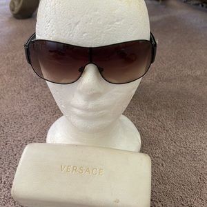 Oval shape aviator sunglasses 😎